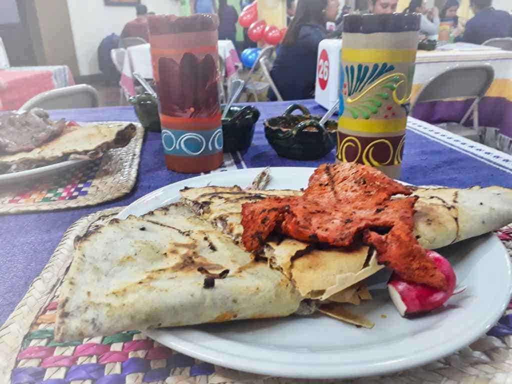 Traditionelles Essen in Oaxaca sind die Tlayudas