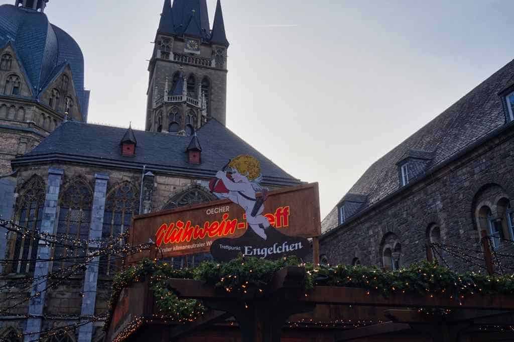 Der Treffpunkt Engelchen am Öcher Glühweintreff auf dem Aachener Weihnachtsmarkt